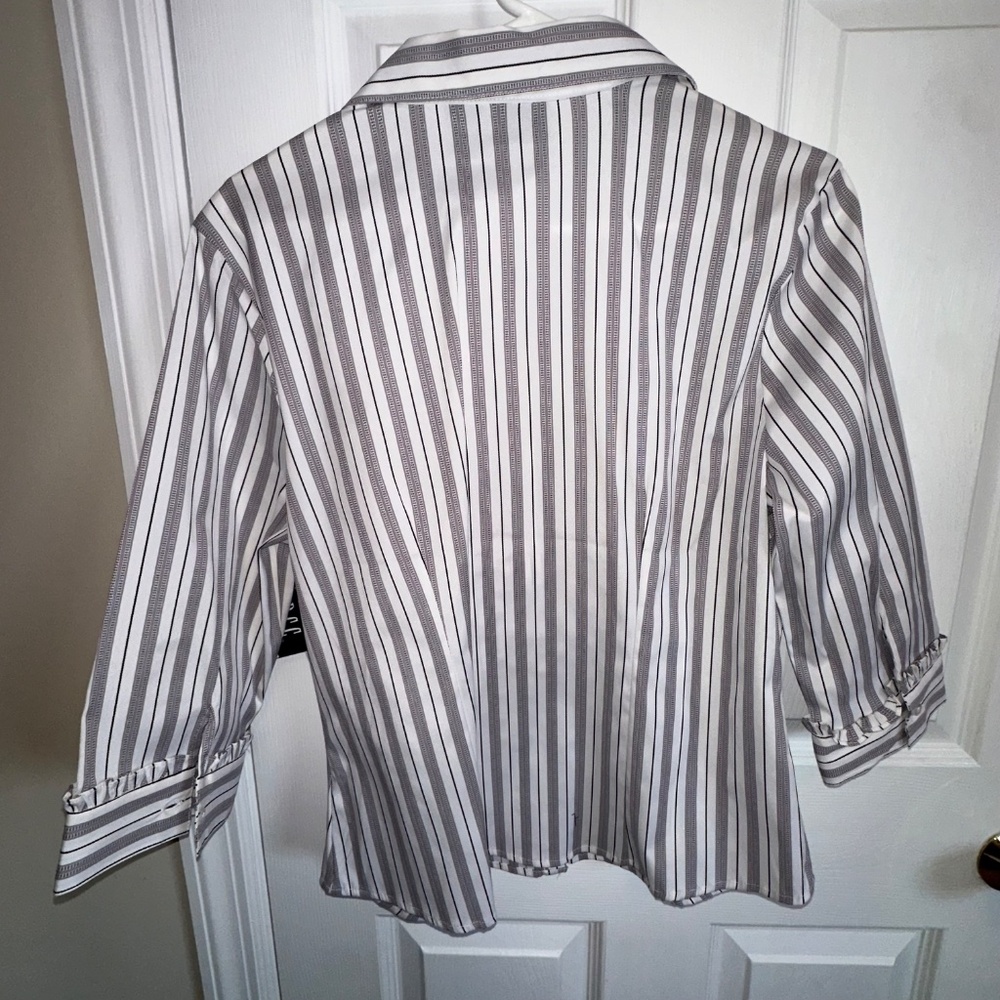 DCC Missy, large striped stretchy dress blouse. Pale purple, black and white. - Picture 2 of 10